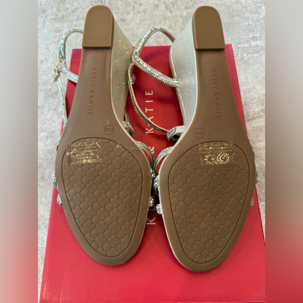 Elegant Strappy Wedge Sandals - Picture 6 of 9